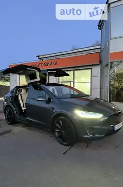 Tesla Model X 2019 - пробіг 107 тис. км