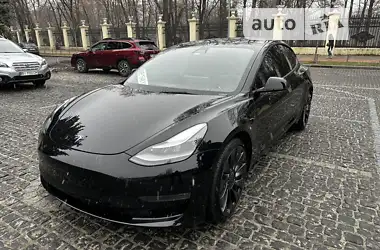 Tesla Model 3 2021 - пробег 11 тыс. км