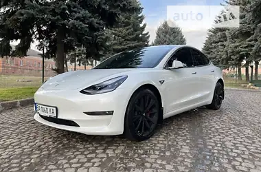 Tesla Model 3 2018 - пробіг 43 тис. км