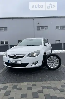 Opel Astra 2011 - пробіг 217 тис. км
