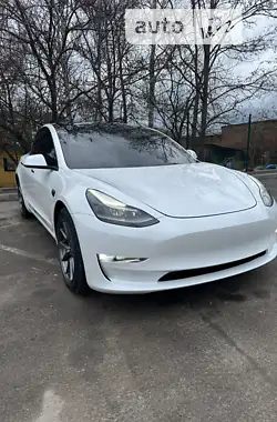 Tesla Model 3 2022 - пробег 24 тыс. км