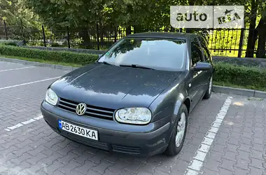 Volkswagen Golf 2001 - пробіг 268 тис. км