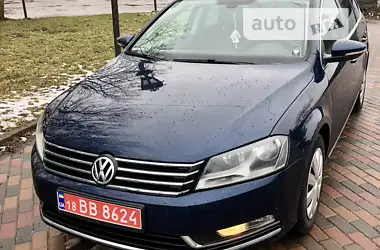 Volkswagen Passat 2014 - пробіг 331 тис. км