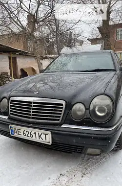 Mercedes-Benz E-Class 1997 - пробег 289 тыс. км