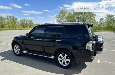 Mitsubishi Pajero 2007 - пробег 320 тыс. км