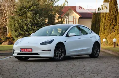 Tesla Model 3 2021 - пробіг 41 тис. км