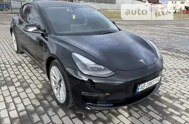 Tesla Model 3  2022 - пробіг 18 тис. км