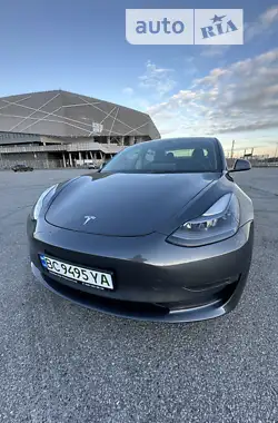 Tesla Model 3 2022 - пробіг 42 тис. км