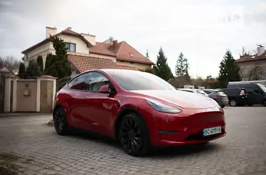Tesla Model Y 2022 - пробіг 9 тис. км