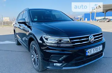 Volkswagen Tiguan Allspace 2018 - пробег 267 тыс. км