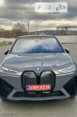 BMW iX 2022 - пробег 2 тыс. км