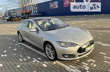 Tesla Model S 2013 - пробег 160 тыс. км