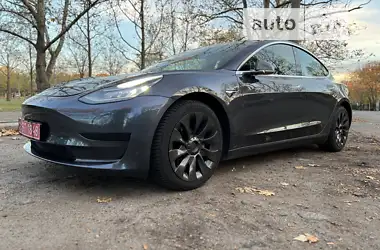 Tesla Model 3  2019 - пробег 72 тыс. км