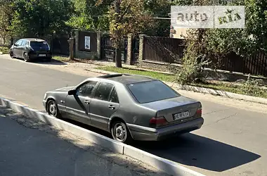 Mercedes-Benz S-Class 1996 - пробег 300 тыс. км
