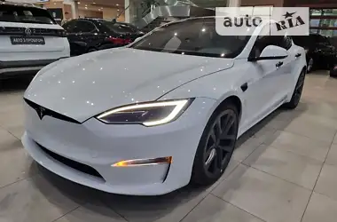 Tesla Model S 2022 - пробег 8 тыс. км