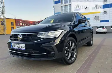 Volkswagen Tiguan 2022 - пробег 5 тыс. км