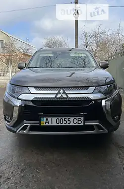 Mitsubishi Outlander 2018 - пробег 13 тыс. км