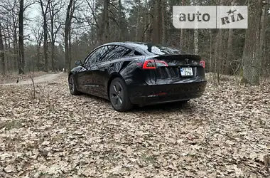 Tesla Model 3  2022 - пробіг 5 тис. км