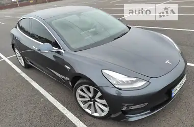 Tesla Model 3 2018 - пробіг 129 тис. км