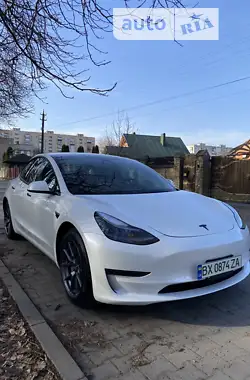 Tesla Model 3  2023 - пробіг 1 тис. км