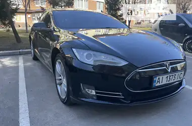 Tesla Model S 2013 - пробіг 140 тис. км