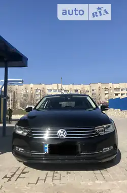 Volkswagen Passat 2016 - пробіг 294 тис. км