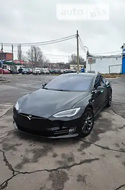 Tesla Model S  2018 - пробег 35 тыс. км
