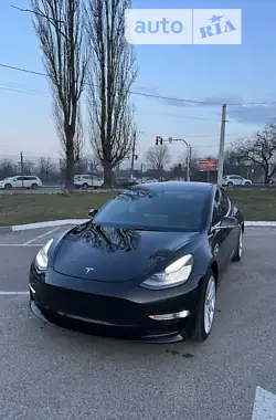 Tesla Model 3 2018 - пробіг 352 тис. км