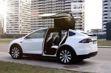 Tesla Model X 2017 - пробіг 101 тис. км