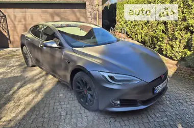 Tesla Model S 2017 - пробіг 106 тис. км