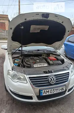 Volkswagen Passat 2009 - пробіг 215 тис. км