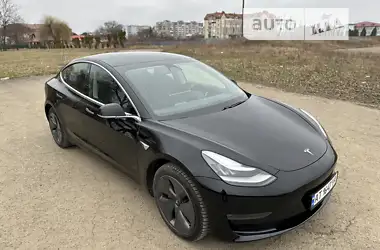 Tesla Model 3 2019 - пробіг 99 тис. км