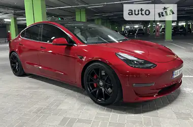 Tesla Model 3 2022 - пробег 14 тыс. км