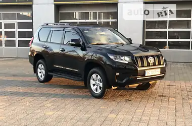 Toyota Land Cruiser Prado 2023 - пробег 9 тыс. км