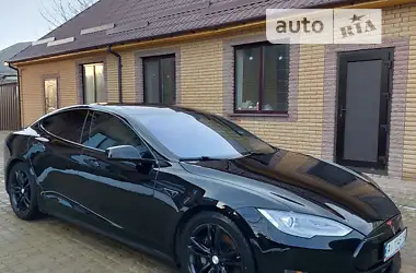 Tesla Model S 2015 - пробіг 157 тис. км