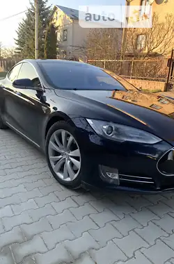 Tesla Model S 2015 - пробіг 187 тис. км
