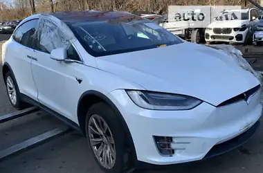 Tesla Model X 2018 - пробіг 92 тис. км