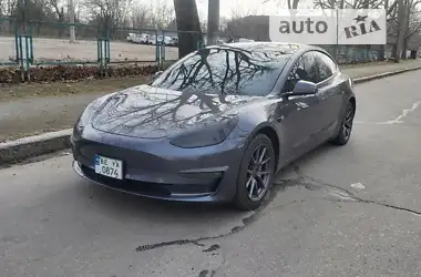 Tesla Model 3  2021 - пробег 75 тыс. км