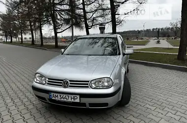 Volkswagen Golf 2003 - пробег 269 тыс. км