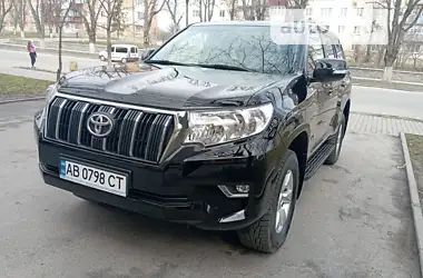 Toyota Land Cruiser Prado 2017 - пробег 31 тыс. км