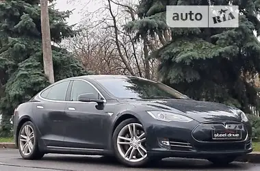 Tesla Model S 2012 - пробіг 80 тис. км