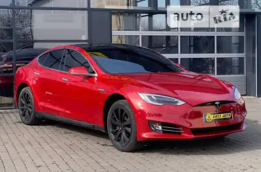 Tesla Model S 2015 - пробіг 135 тис. км