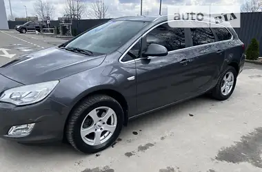 Opel Astra 2011 - пробег 193 тыс. км