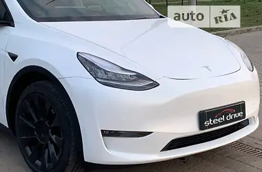 Tesla Model Y 2020 - пробіг 10 тис. км