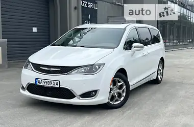 Chrysler Pacifica 2017 - пробег 94 тыс. км