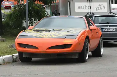 Pontiac Firebird 1988 - пробег 210 тыс. км