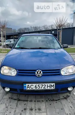Volkswagen Golf 2001 - пробег 303 тыс. км