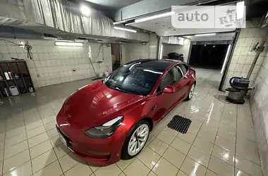 Tesla Model 3 2021 - пробіг 34 тис. км