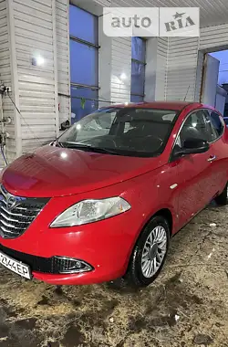 Lancia Ypsilon 2013 - пробег 80 тыс. км