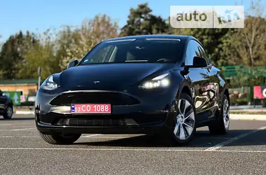 Tesla Model Y  2022 - пробіг 12 тис. км